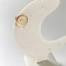 Piercing Fake Letra C Cravejada em Zircônias Folheado a Ouro 18k