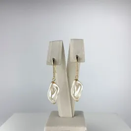 Brinco com Pingente em Pérola Barroca Folheado a Ouro 18k