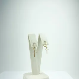 Brinco Argolinha com Pingente Crucifixo Folheado a Ouro 18k