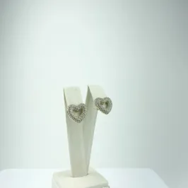 Brinco Design Coração Vazado Cravejado de Zircônia Folheado a Ouro 18k