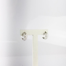 Brinco Argolinha Com Coração Vazado Folheado a Prata