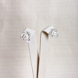 Brinco Flor com Pérola Folheado a Prata