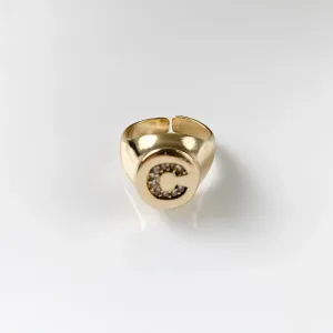 Anel Ajustável Mindinho Letra C Cravejada em Zircônias Folheado a Ouro 18k