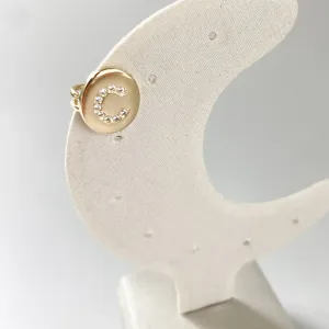 Piercing Fake Letra C Cravejada em Zircônias Folheado a Ouro 18k