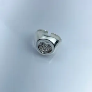 Anel Ajustável Dedinho Coração Cravejado Folheado a Prata