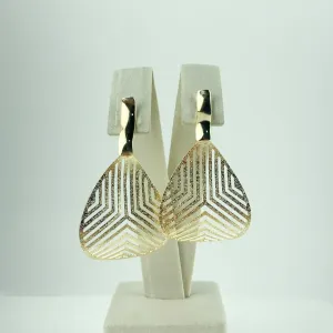 Brinco Design de Gota Curvada Folheado a Ouro 18k