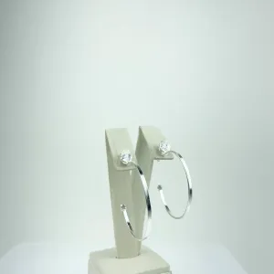 Brinco Argola Lisa e Ponto de Luz Folheado em Prata