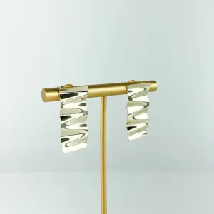 Brinco Retangular em Relevo Folheado a Ouro 18k