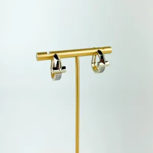 Brinco Argola T em Zircônias Folheado a Ouro 18K