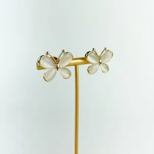 Brinco Borboleta Perolada Folheado a Ouro 18k