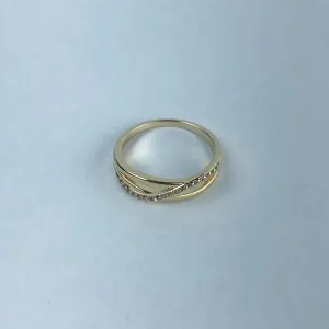 Anel Entrelaçado em Zircônias Folheado a OUro 18k