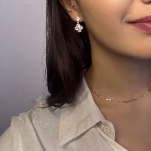 Brinco com Pingente Trevo Quatro Folhas Zircônia Folheado a Ouro 18k