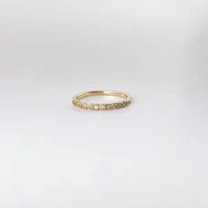 Anel Meia Aliança em Zircônias Folhado a Ouro 18k