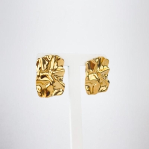 Brinco Retangular Martelado em Aço Inox 316L na Cor Dourada