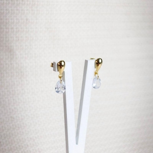 Brinco Com Pingente Gota Cristal Folheado a Ouro 18K