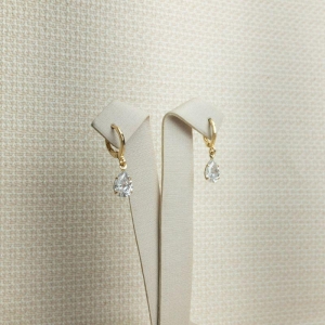 Brinco Argolinha Gota em Zircônia Folheado a Ouro 18k
