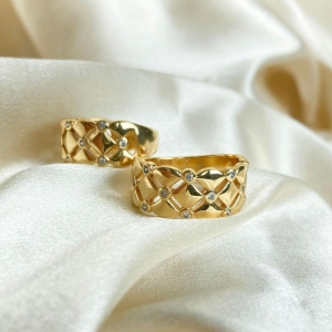 Anel Trama de Mircrozircônias Folheado a Ouro 18k