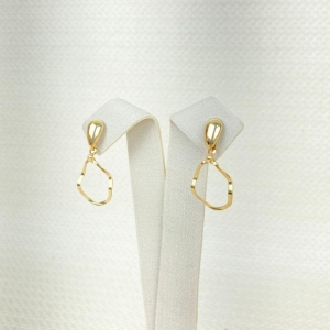 Brinco Design de Gota Vazada Folheado a Ouro 18k