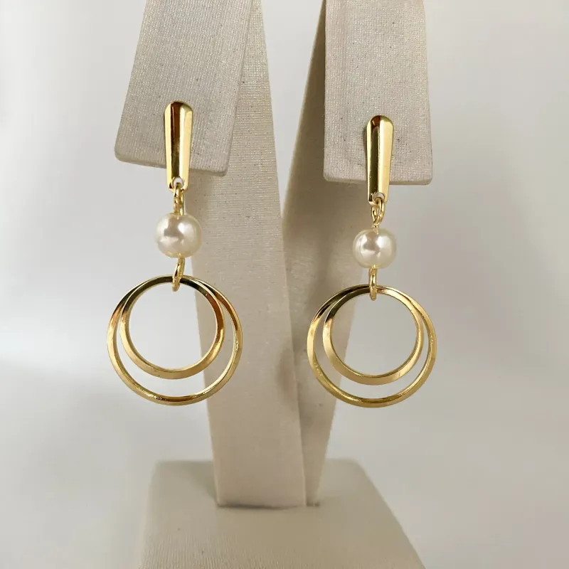 Brinco de Pérola e Círculos Folheado a Ouro 18k