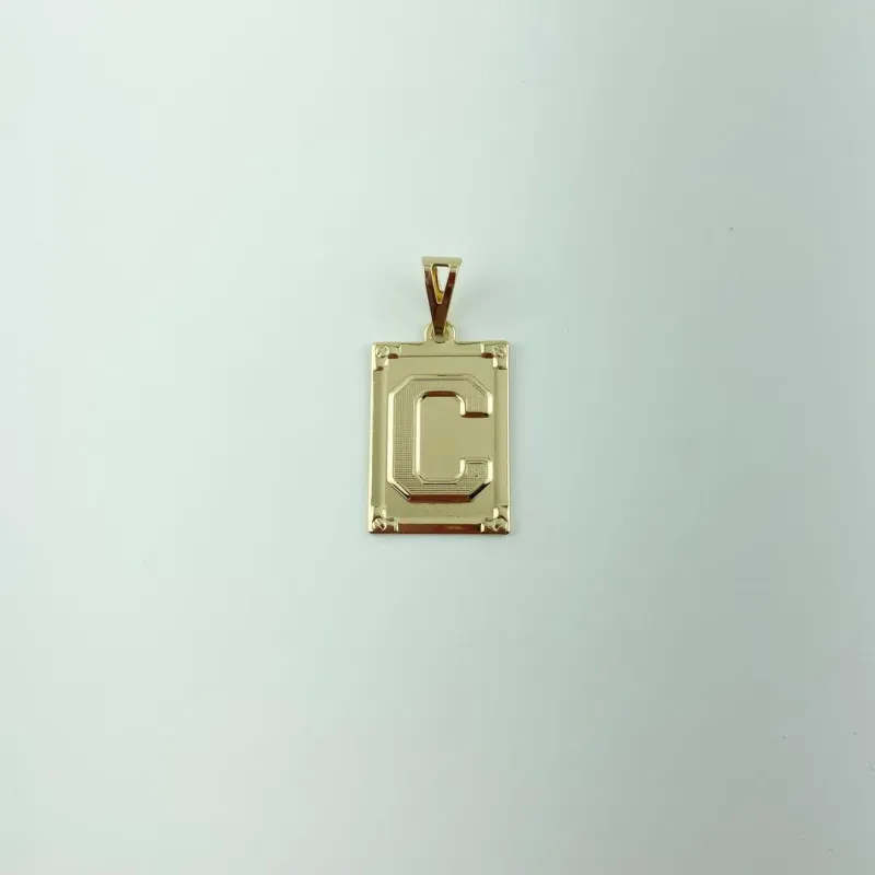 Pingente Placa Letra C Folheado a Ouro 18k