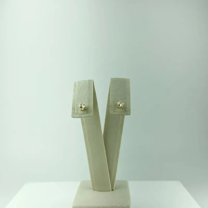 Brinco Ponto de Luz Design de Coração em Zircônia Folheado a Ouro 18k