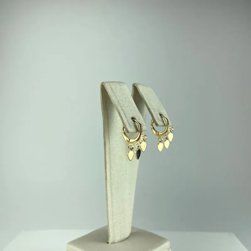 Brinco de Argolinha com Três Coraçõezinhos Folheado a Ouro 18k