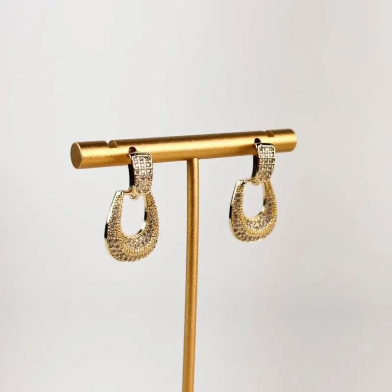 Brinco Retangular em Zircônias Folheado a Ouro 18k