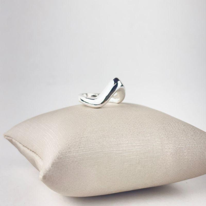 Anel Orgânico em V Folheado a Prata