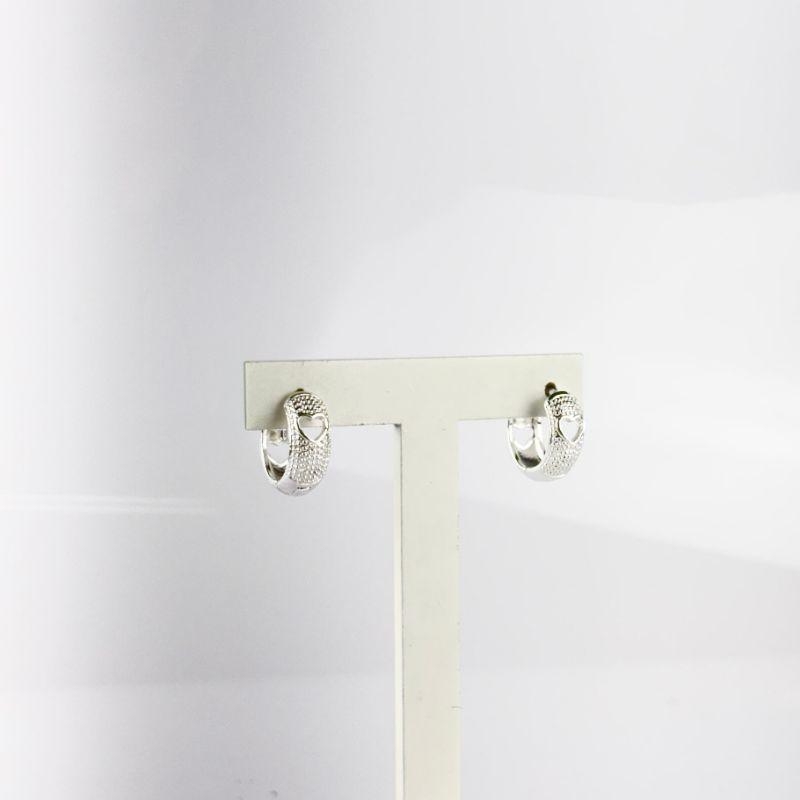 Brinco Argolinha Com Coração Vazado Folheado a Prata