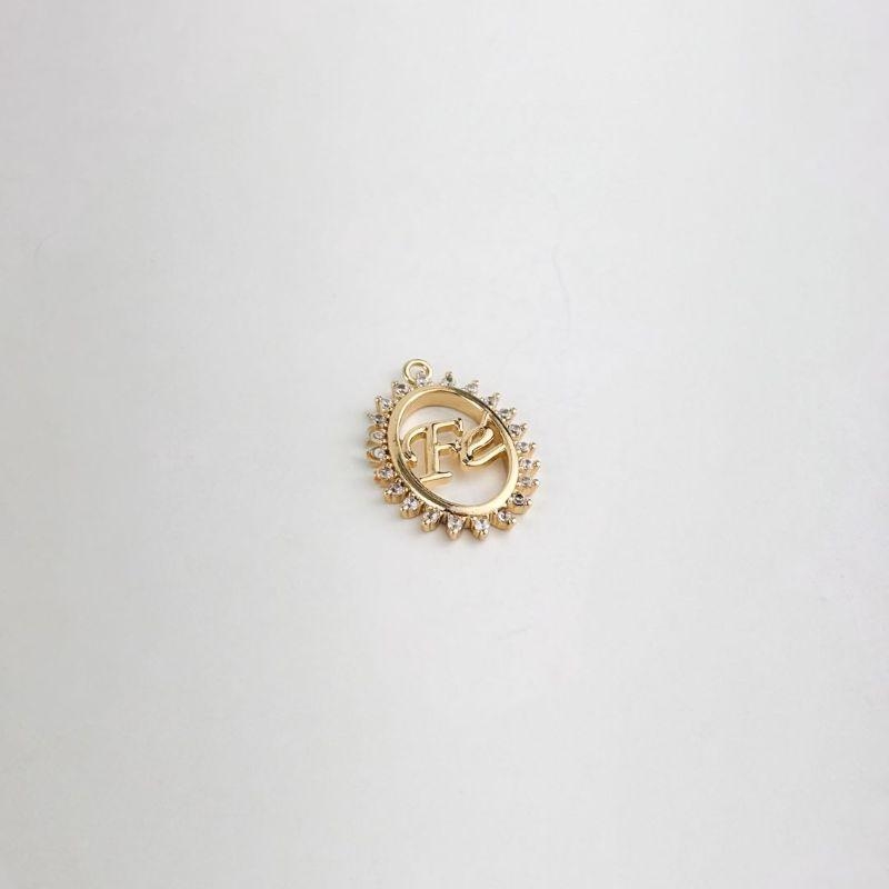 Pingente Fé Cravejado em Zircônia Folheado a Ouro 18k