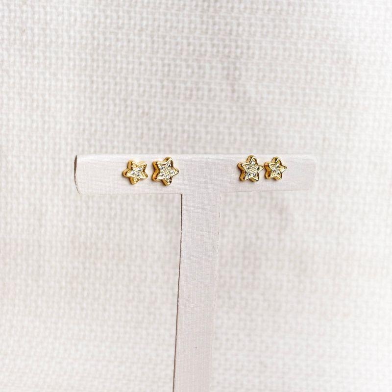 Brinco Duo Ponto de Luz Estrelas Folheado a Ouro 18k