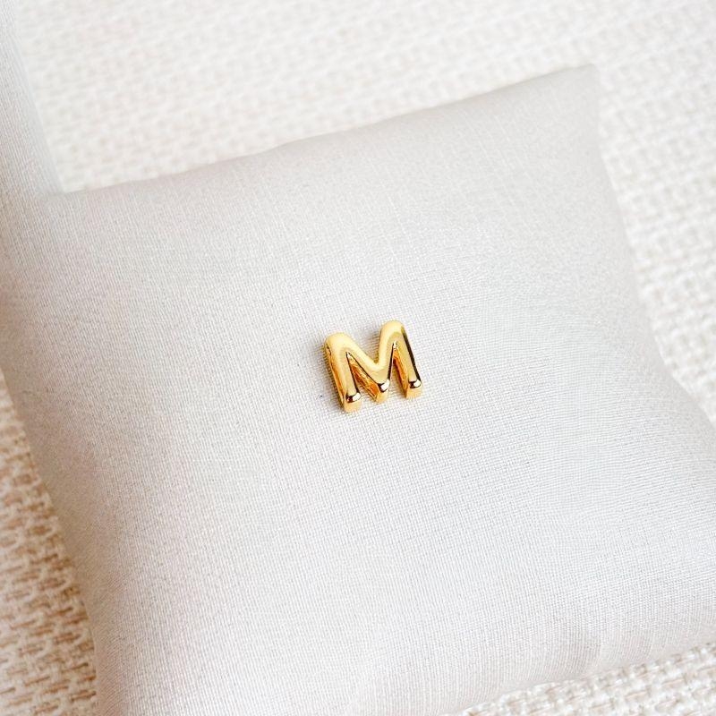 Pingente Letra M Lisa Folheado a Ouro 18k