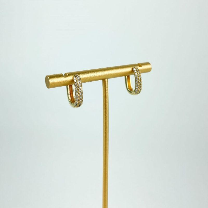 Brinco Argola Oval Cravejado em Zircônias Folheado a Ouro 18k