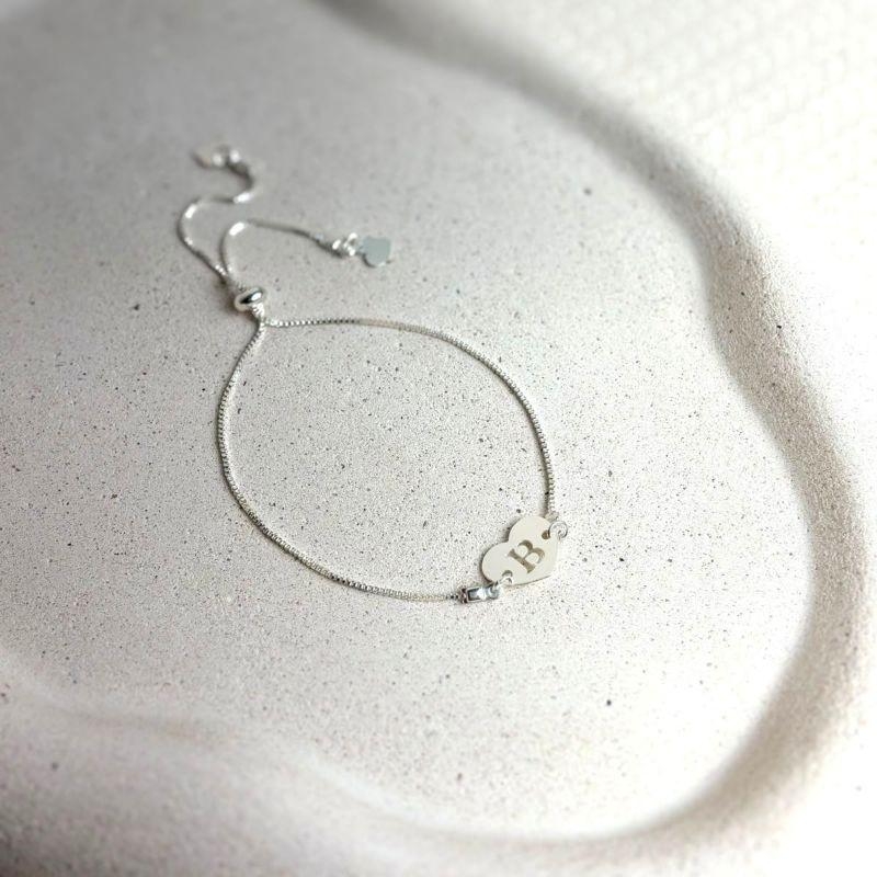 Pulseira Gravata com Letra B Folheada a Prata