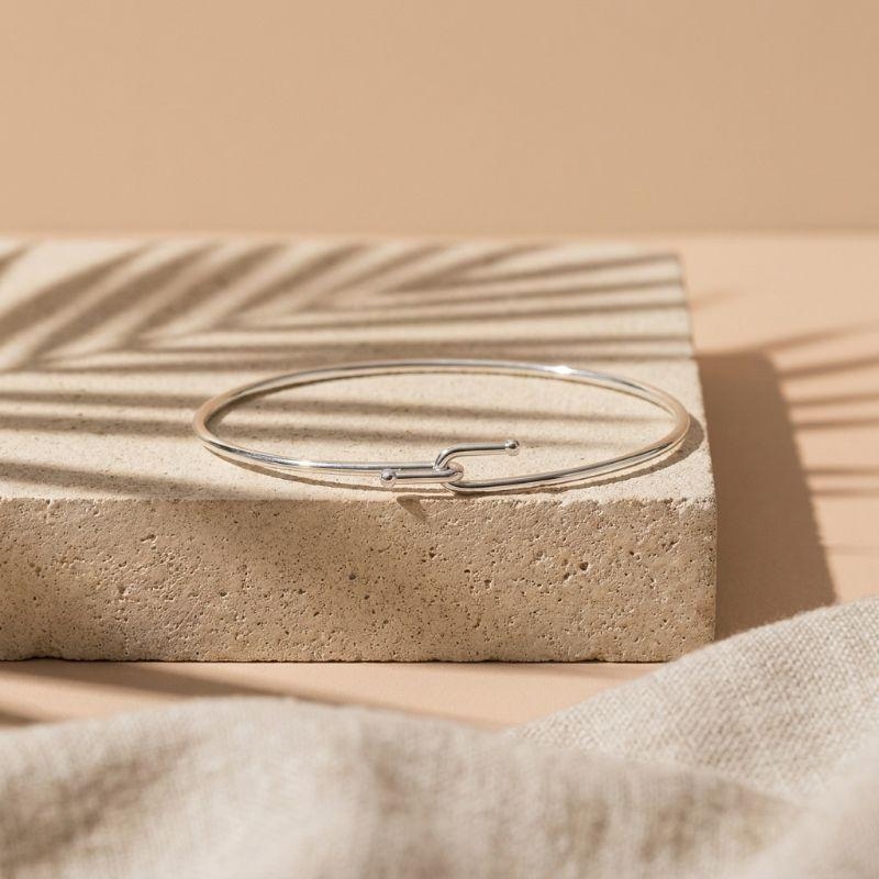 Bracelete Liso Fecho Entrelaçado Folheado a Prata