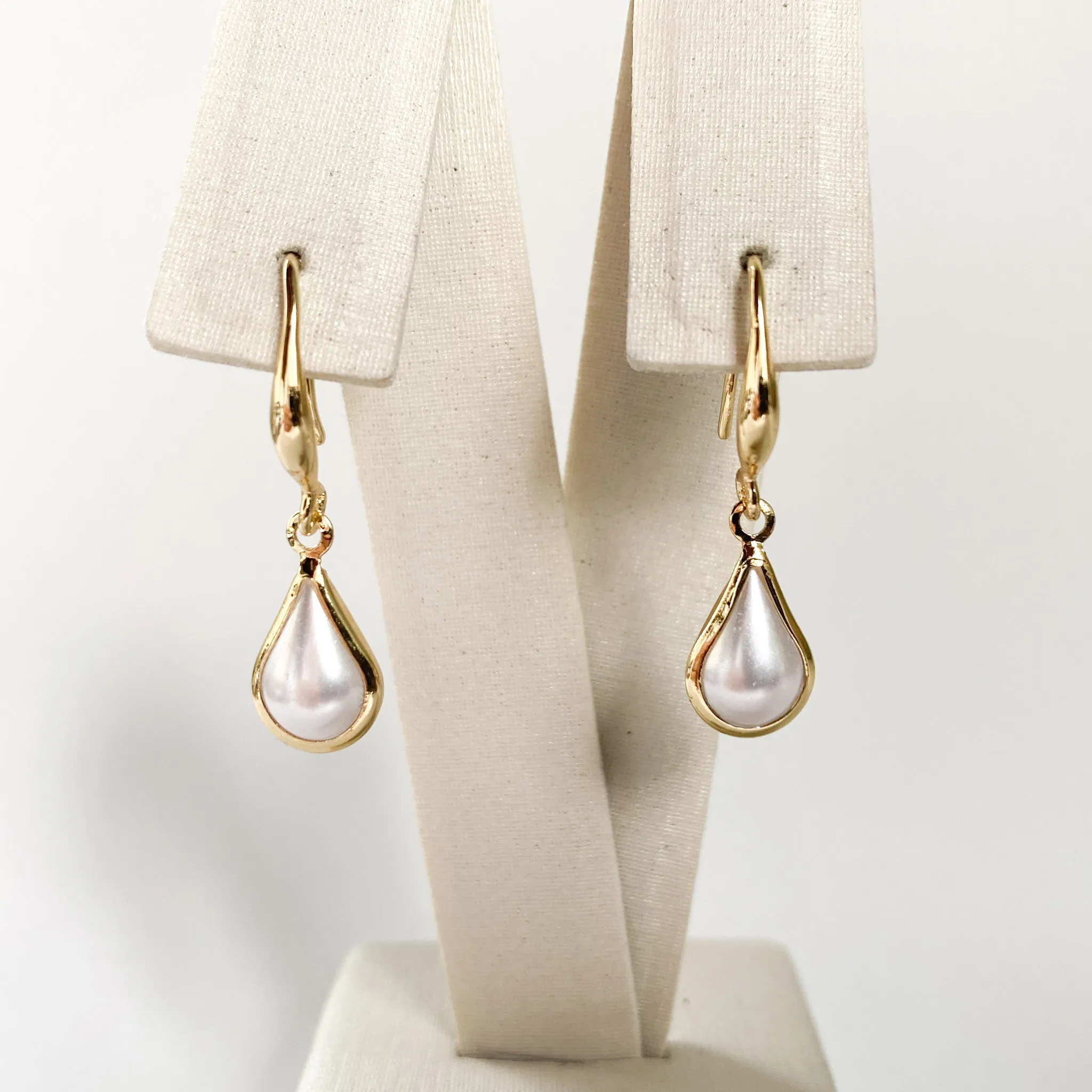 Brinco de Pérola com Design de Gota Folheado a Ouro 18k