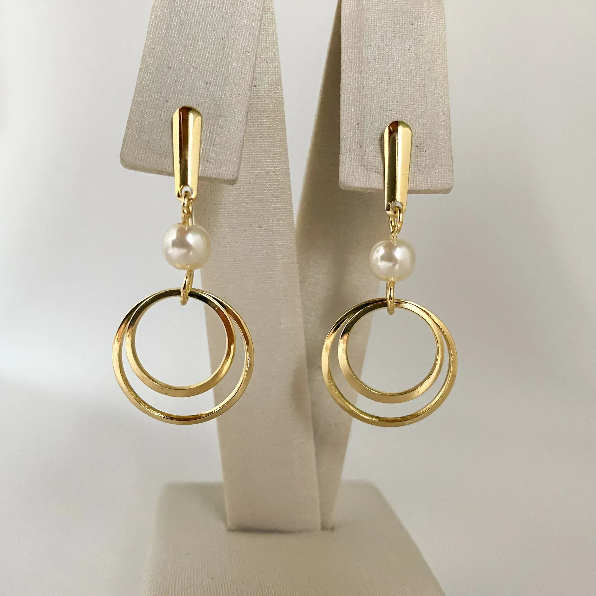 Brinco de Pérola e Círculos Folheado a Ouro 18k