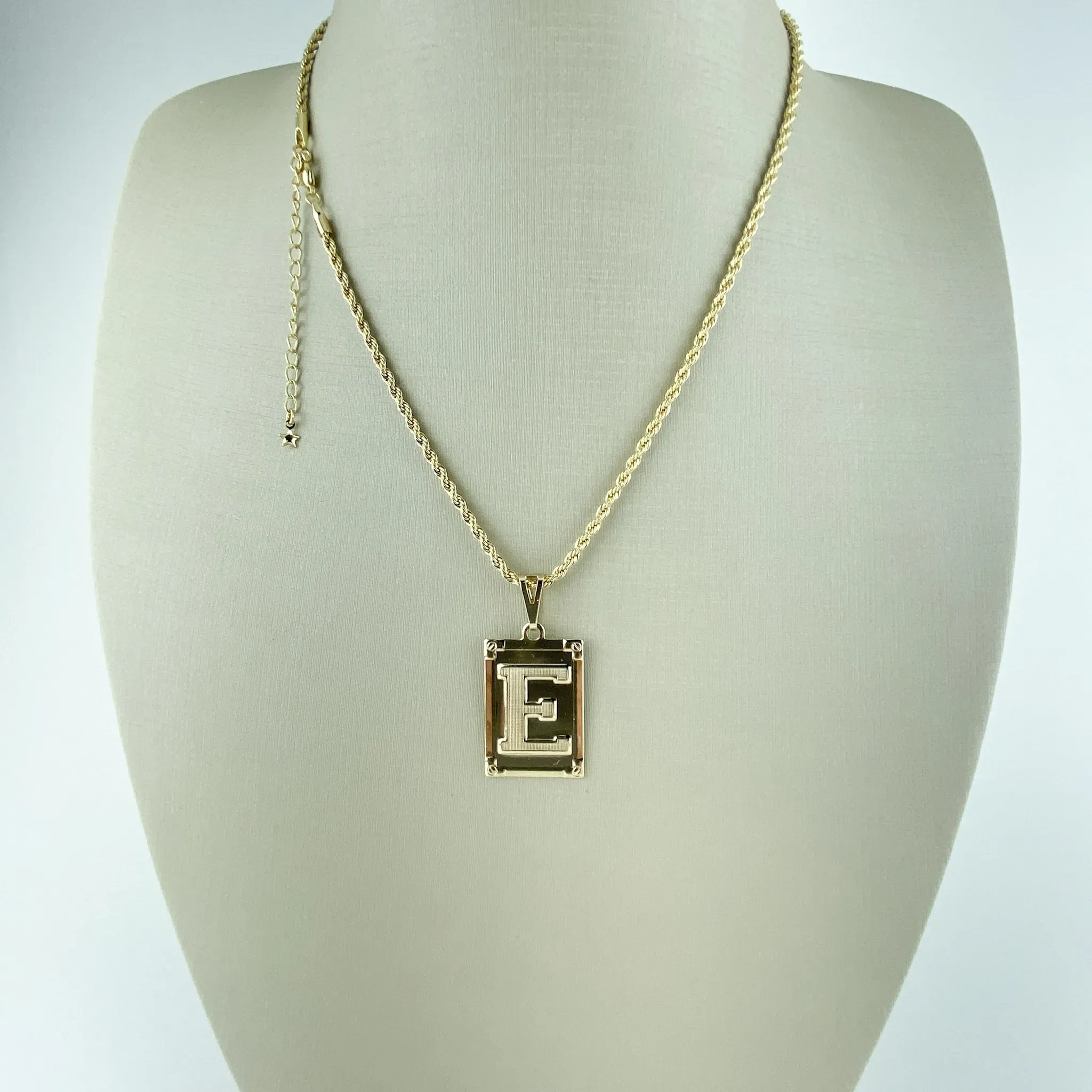 Colar Cordão Baiano com Pingente E Letra Folheado a Ouro 18k