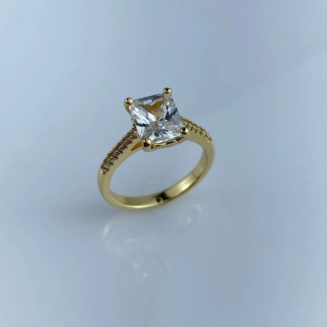 Anel Solitário Brilhante Retangular em Zircônia Folheado a Ouro 18k