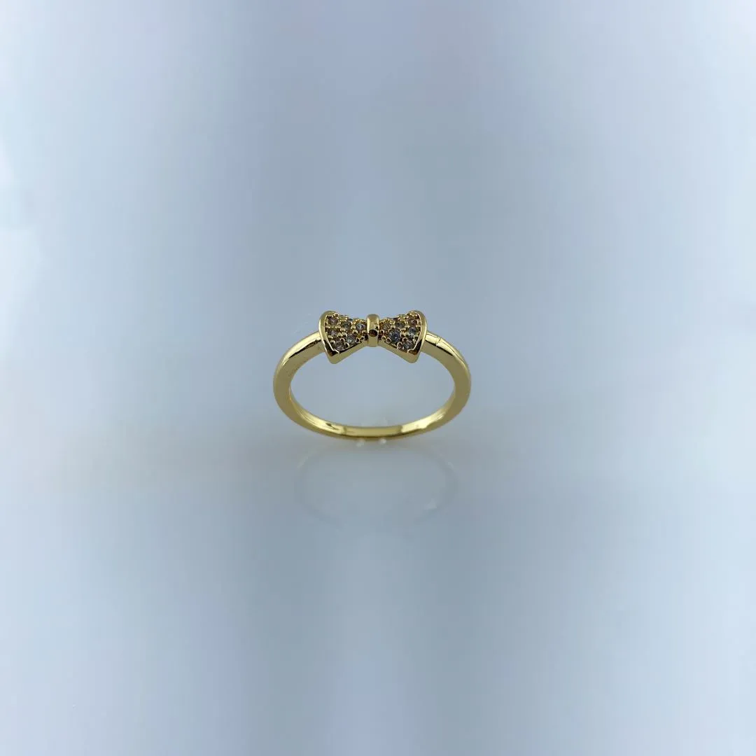 Anel Design Lacinho Cravejado com Zircônias Folheado a Ouro 18k