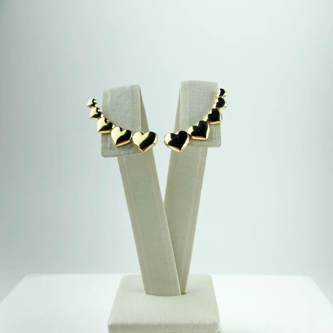 Brinco Ear Cuff Design de Corações Folheado a Ouro 18k