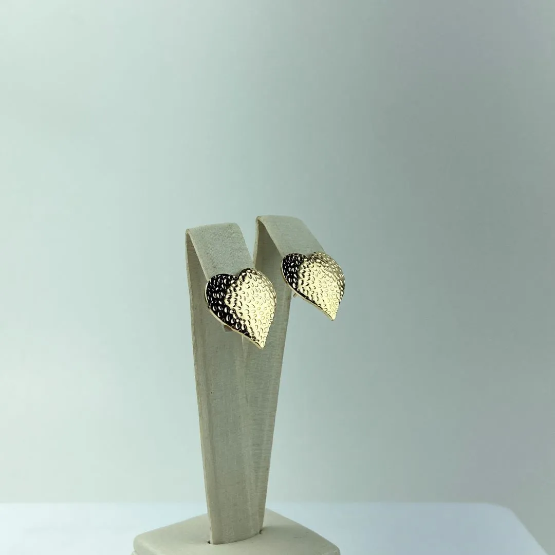 Brinco Design de Coração Martelado Folheado a Ouro 18k