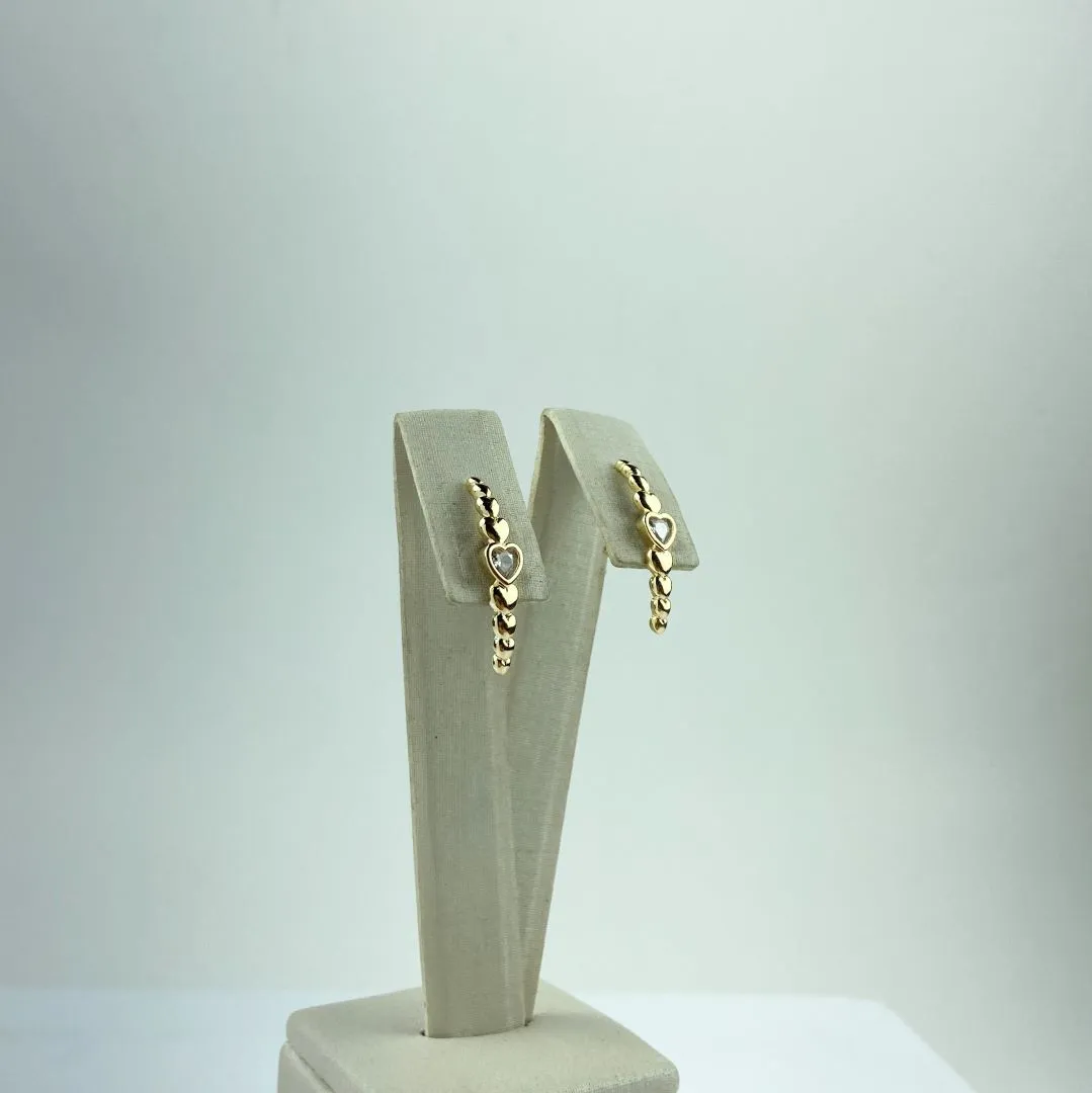 Brinco Ear Hook com Design de Coraçõezinhos e Coração com Zircônia Folheado a Ouro 18k