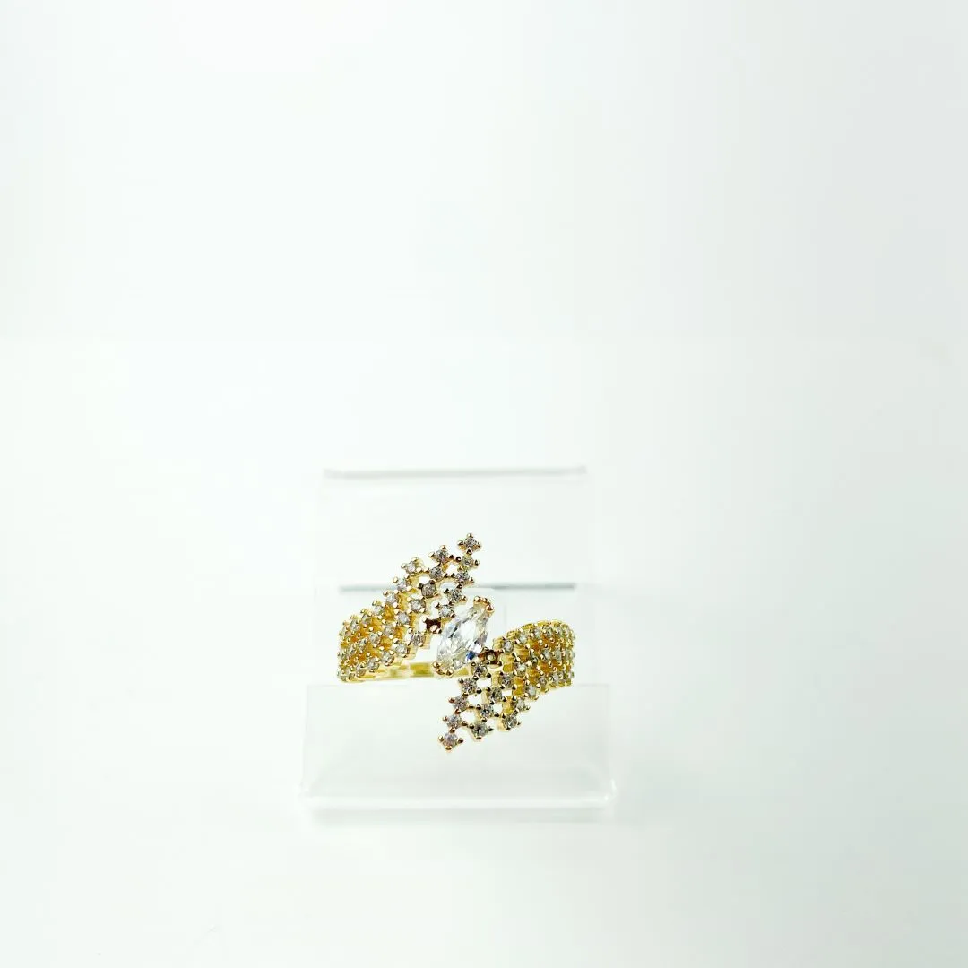 Anel Design Ângulo de Asas Cravejada em Zircônia Folheado a Ouro 18k