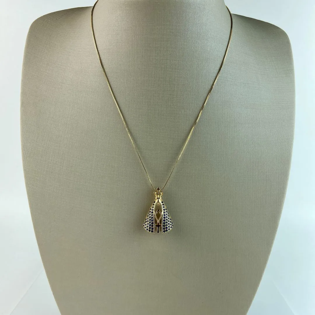 Colar Veneziana com Pingente Nsa Sra Cravejado em Zircônias Azul e Cristal Folheado a Ouro 18k