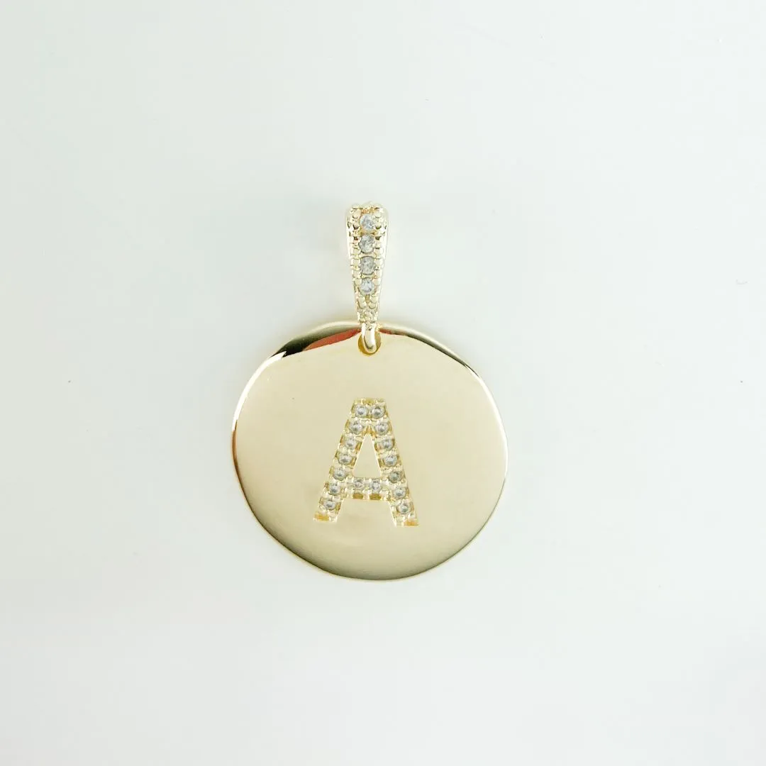 Pingente de Letra A Cravejada de Zircônias Folheado a Ouro 18k