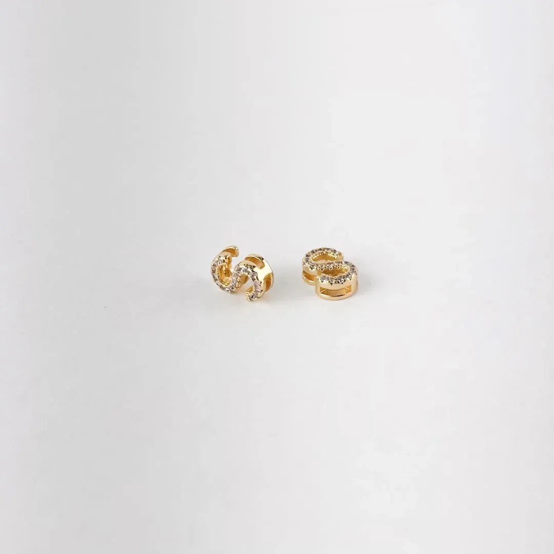 Pingente de Letra S Cravejada de Zircônias Folheado a Ouro 18k