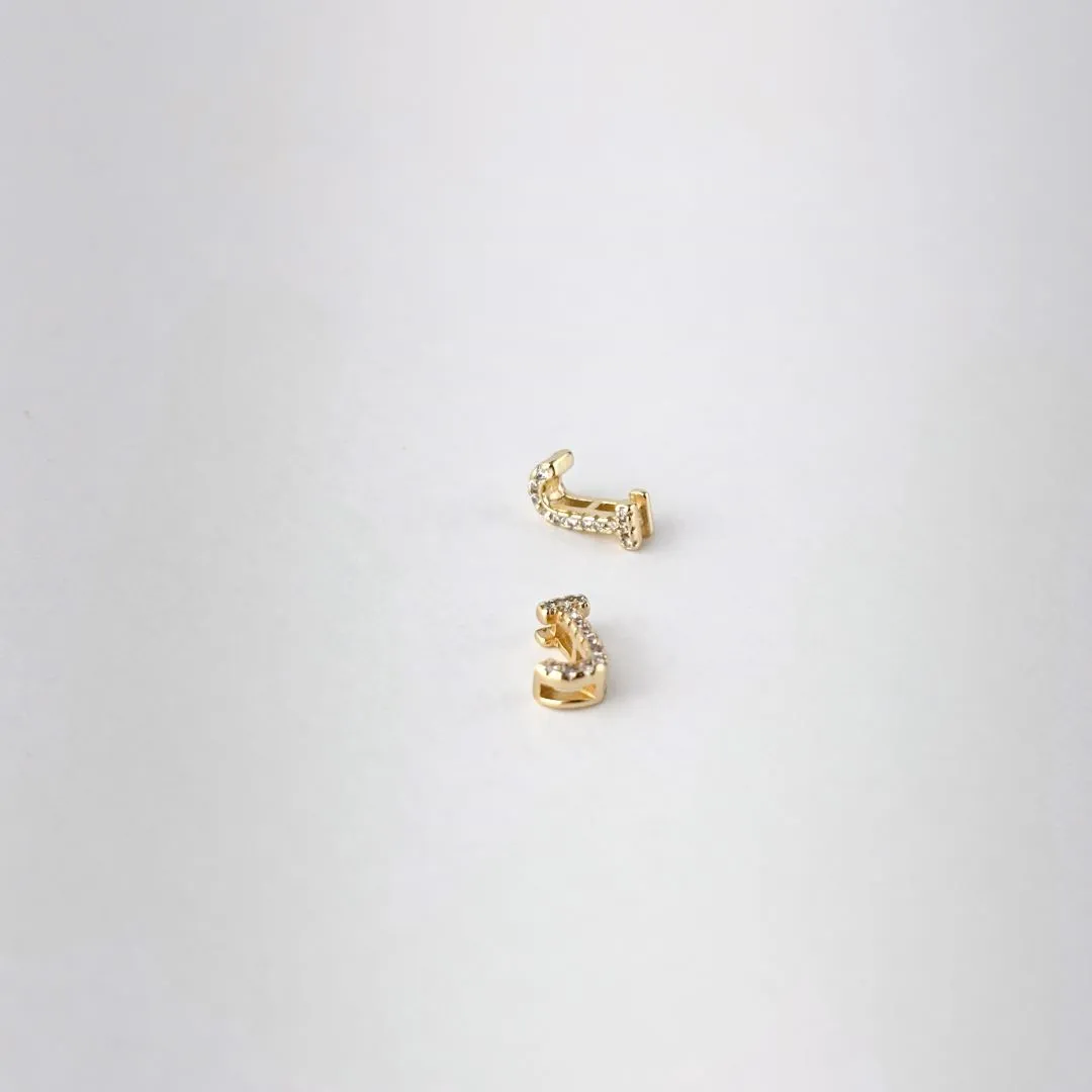 Pingente de Letra J Cravejada de Zircônias Folheado a Ouro 18k