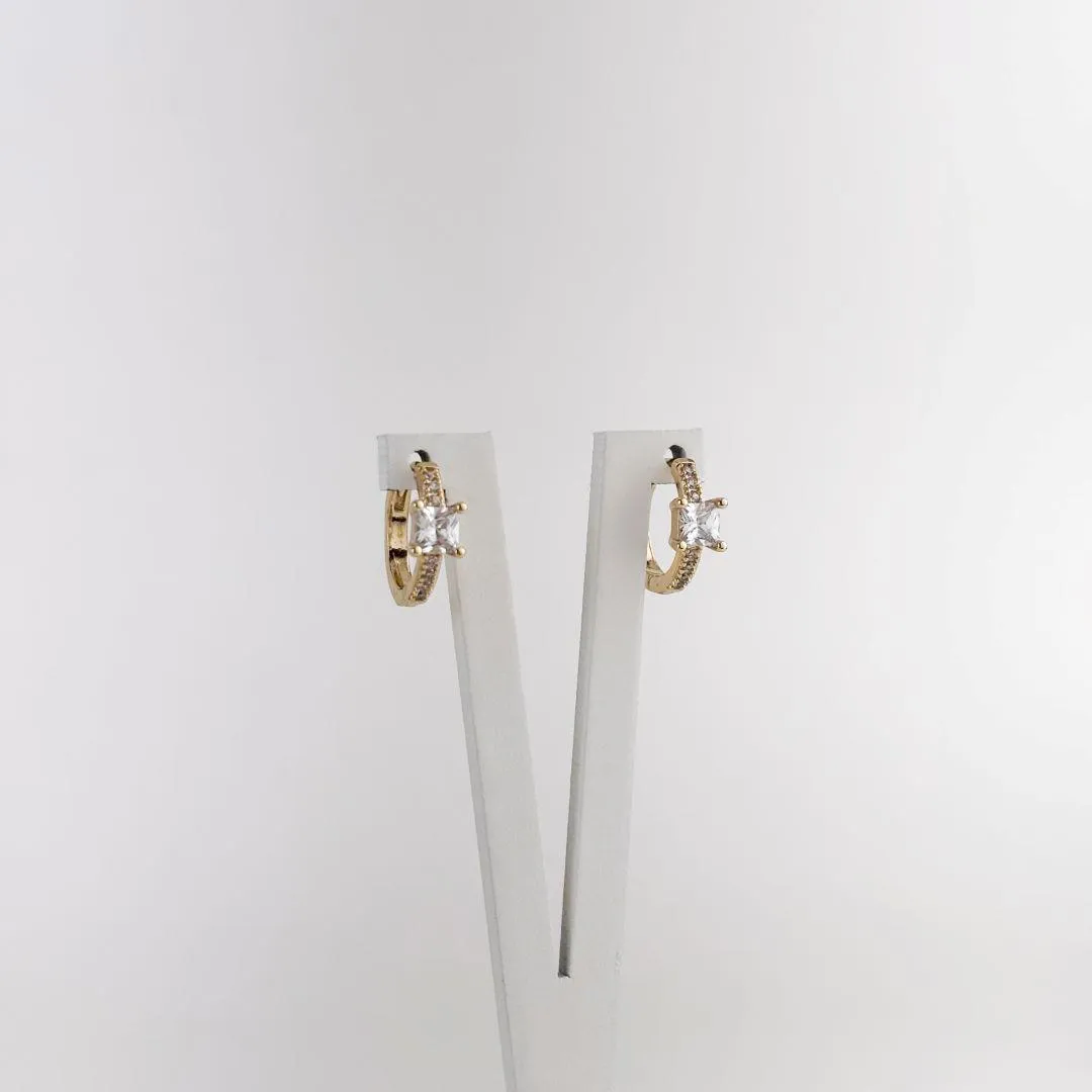 Brinco Argola Ponto de Luz Cravejado em Zircônias Folheado a Ouro 18k