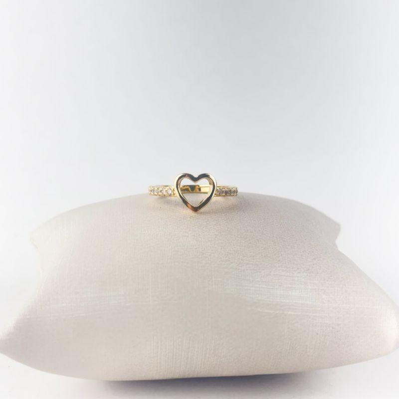 Anel Coração Vazado no Centro e Microzircônias nas Laterais Folheado a Ouro 18K